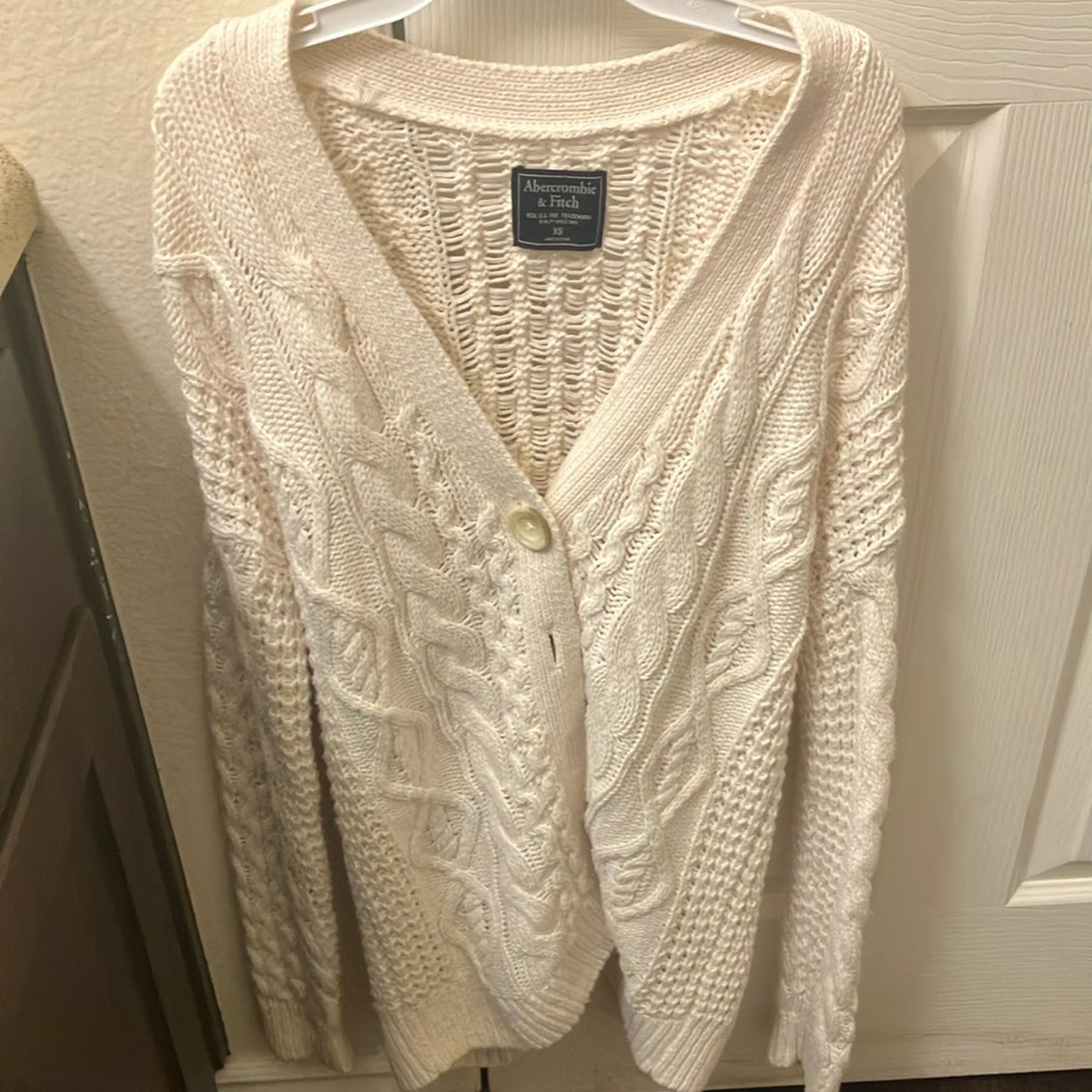 Abercrombie & Fitch Women's Cream Cable Knit Sweater